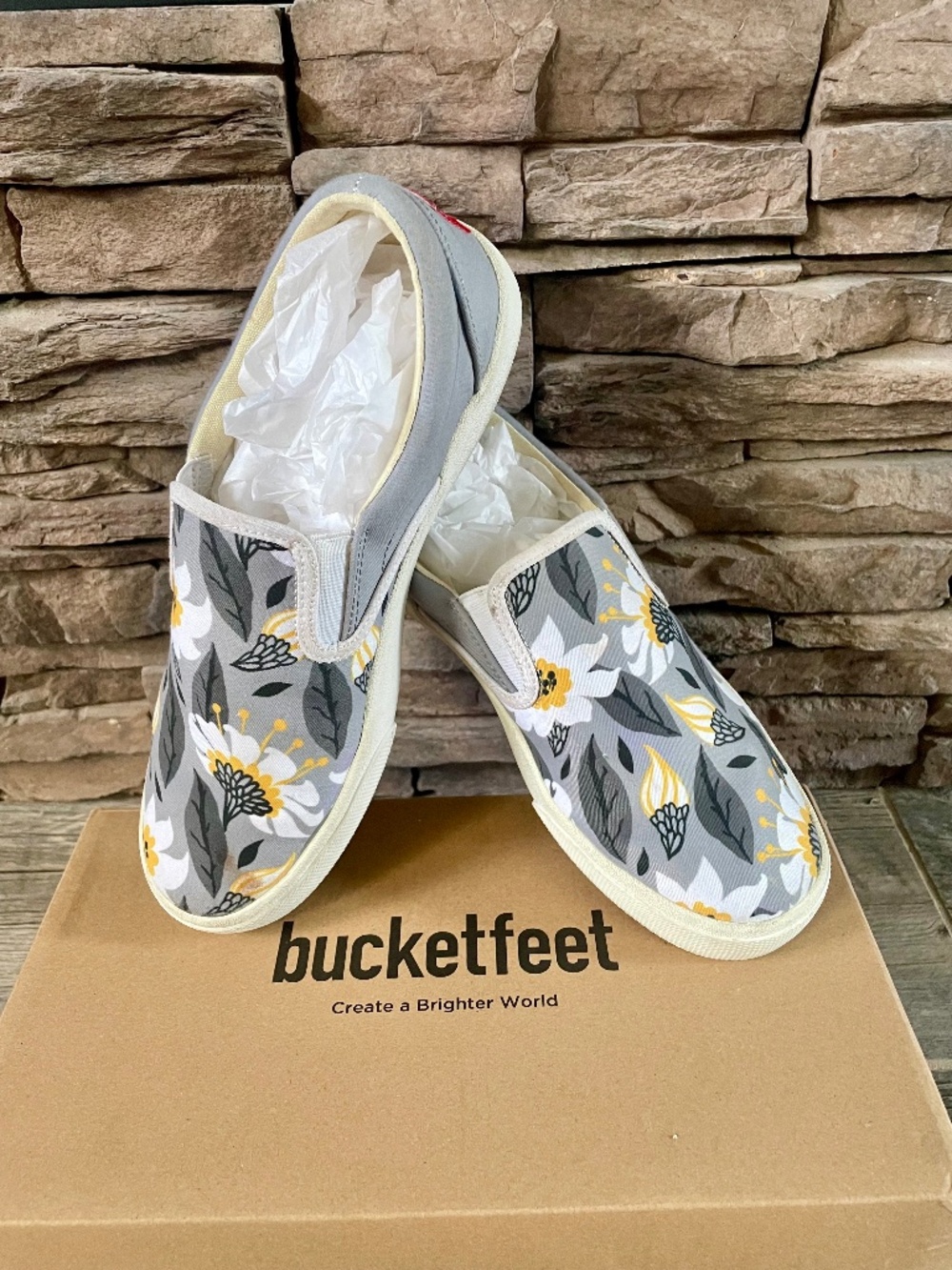 Bucketfeet Fresh Blossom Sneakers, Size 7